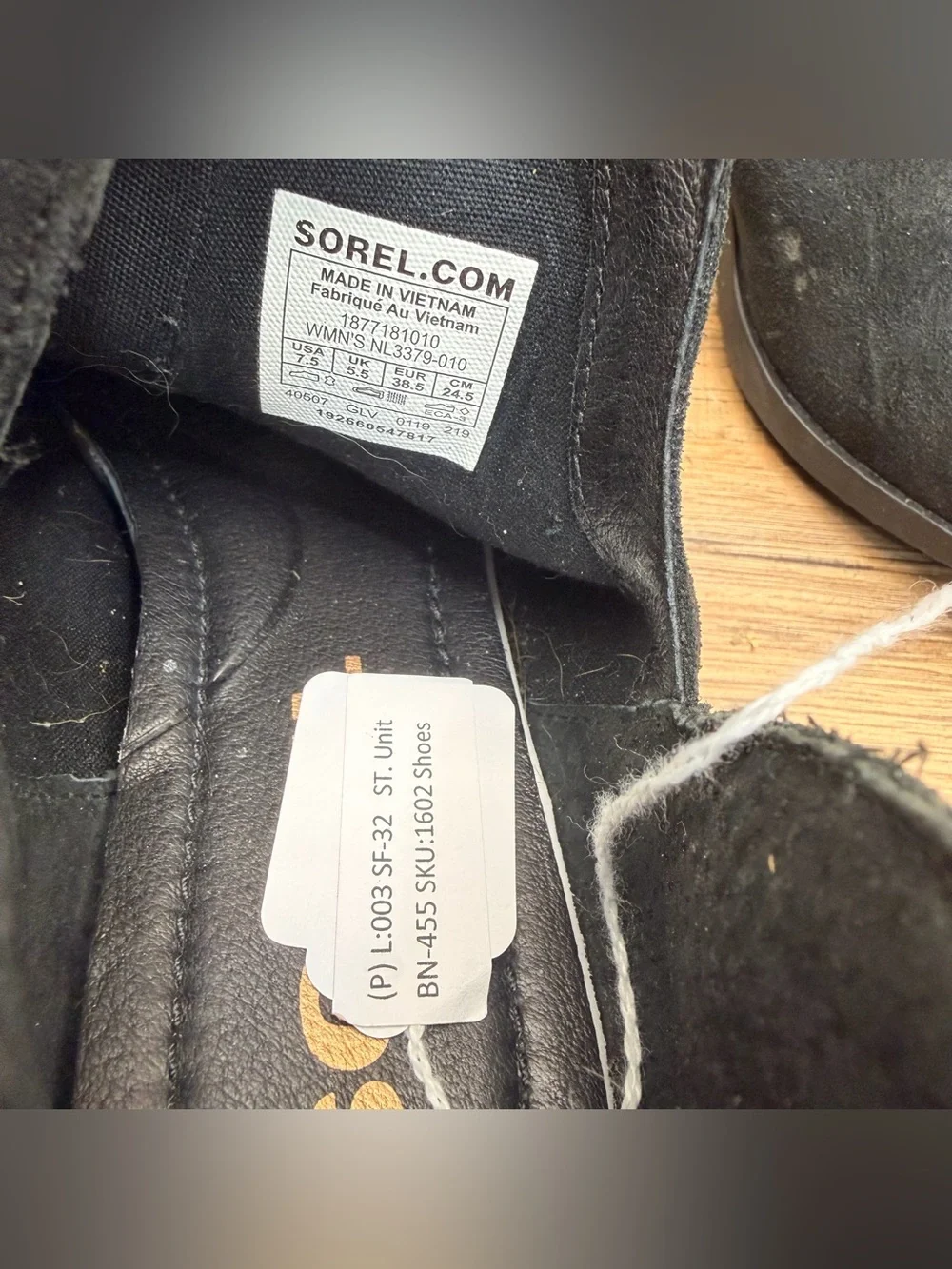 Sorel women size 7.5 Lolla Black Suede Leather Cut Out Chelsea Ankle Boots Slip